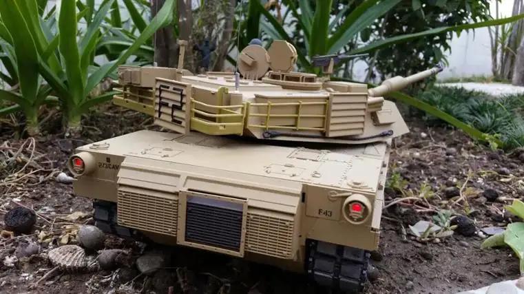 Remote Control 1:16 Scale 2.4Ghz US M1A2 Abrams Main Battle Tank RC Battle Tank Smoke & Sound (Metal Gear & tracks)
