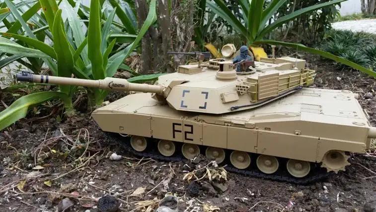 Remote Control 1:16 Scale 2.4Ghz US M1A2 Abrams Main Battle Tank RC Battle Tank Smoke & Sound (Metal Gear & tracks)