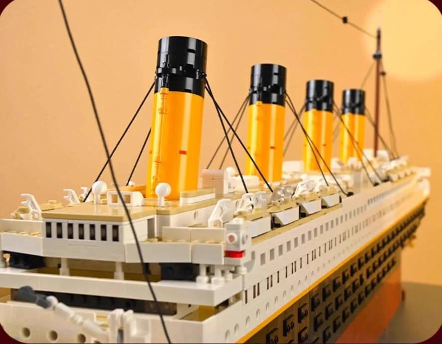 Titanic Building Blocks Set with light (9090 Pcs)