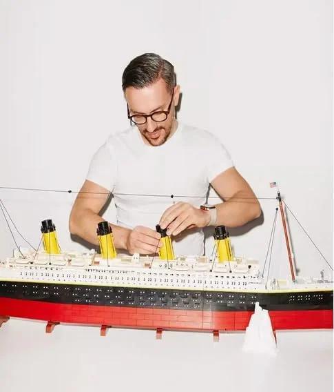 Titanic Building Blocks Set with light (9090 Pcs)