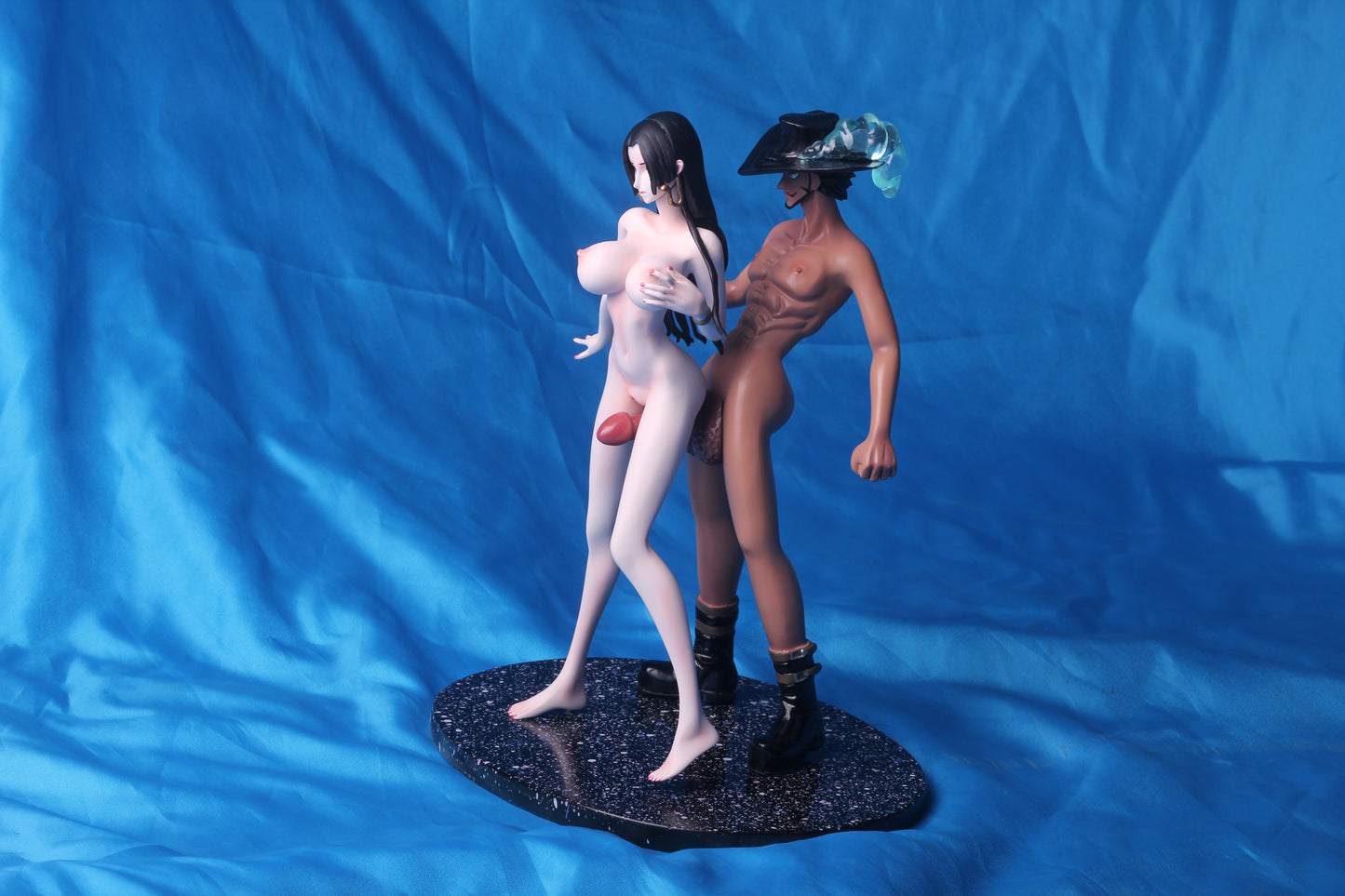 One piece anime Boa Hancock Dracule Mihawk Make love 1/6 naked anime figure